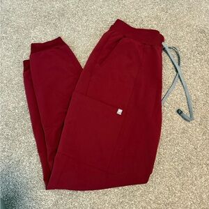 Fabletics maroon jogger scrubs